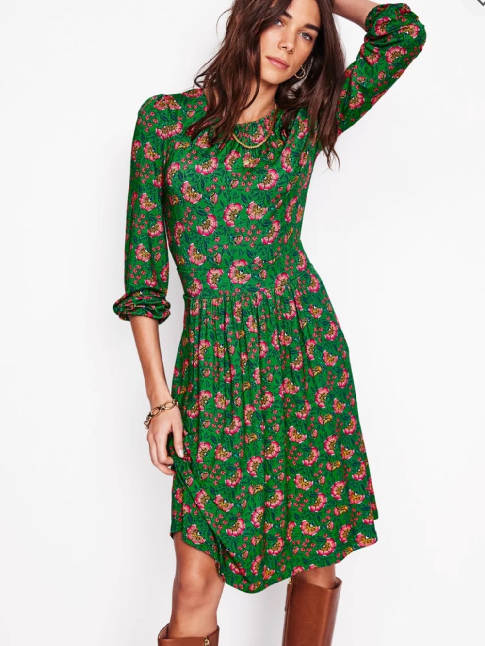 Boden Alexandra Blouson Jersey Dress in Paradise Green